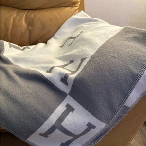Hermes Elegant Gray and Cream Throw